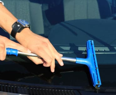 Cairan Pembersih Kaca Mobil Terbaik
