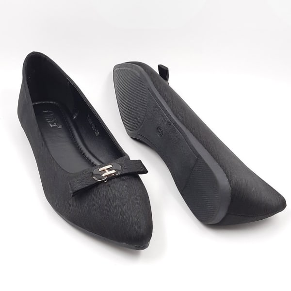 23 Rekomendasi Sepatu Flat Shoes Wanita Hitam Terbaik (Terbaru 2024