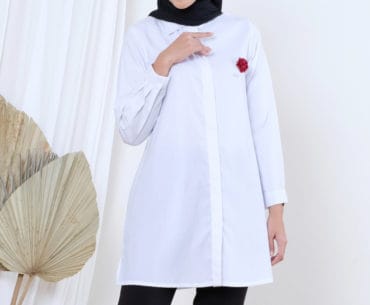 Kemeja Putih Wanita Berhijab