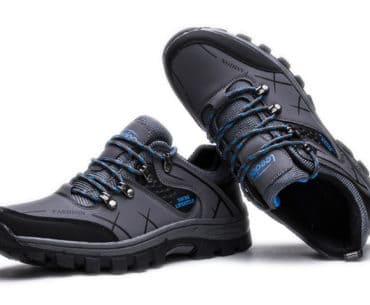 Sepatu Anti Air Terbaik