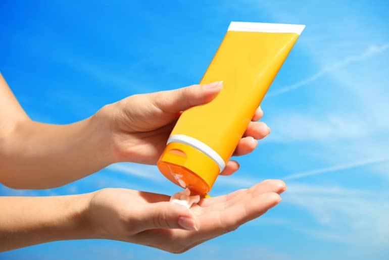 15 Rekomendasi Sunscreen Lokal Terbaik (Terbaru 2025) Sunscreen Lokal