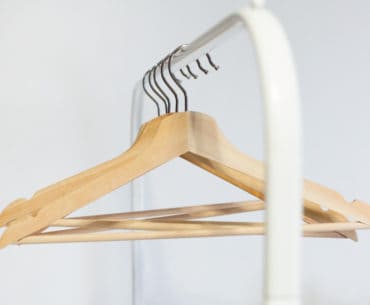 Gantungan Baju Kayu Minimalis