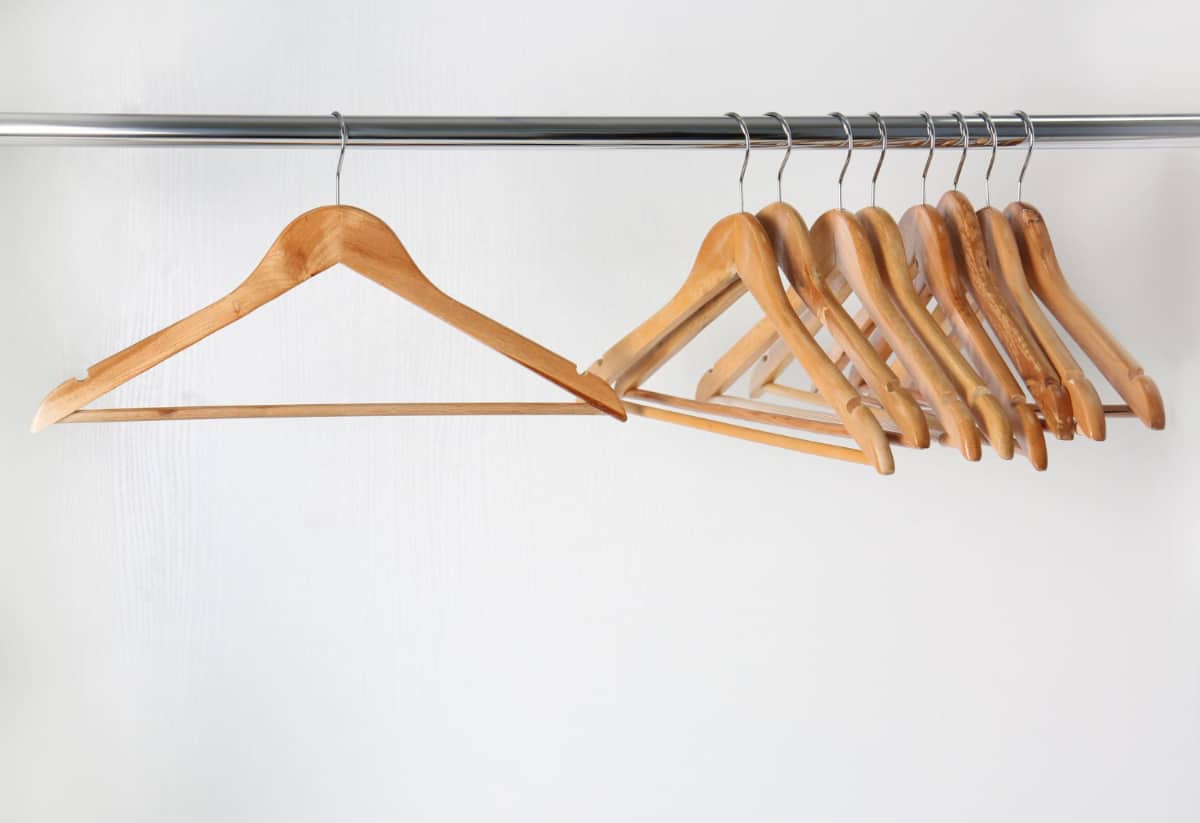 Gantungan Baju Kayu Minimalis